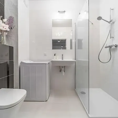 Urbannestgroup - Center - Sienna 65 *