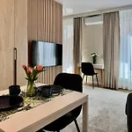 Urban Nest - Center - Ac - Sienna 65 شقة وارسو